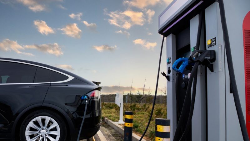 汽車充電樁加盟費用大公開，讓你投資更明智！